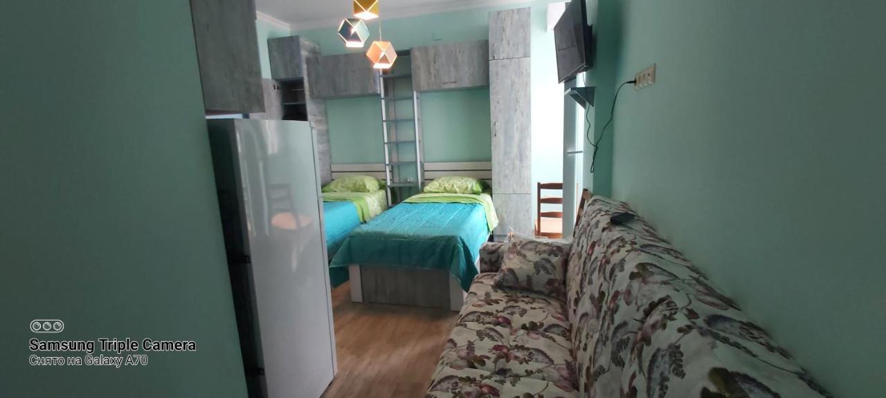 Студия Радуга У Моря Колхида Appartement Batoemi Buitenkant foto